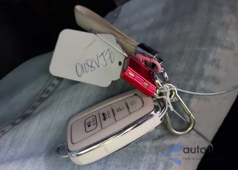 2019 Toyota Rav4 Xle Premium z USA, uszkodzony, nr VIN 2T3C1RFV9KC007255